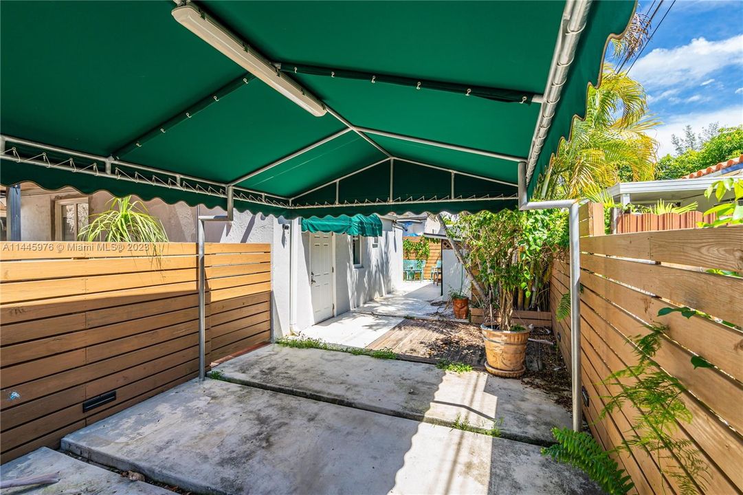 Недавно продано: $615,000 (2 спален, 1 ванн, 1133 Квадратных фут)