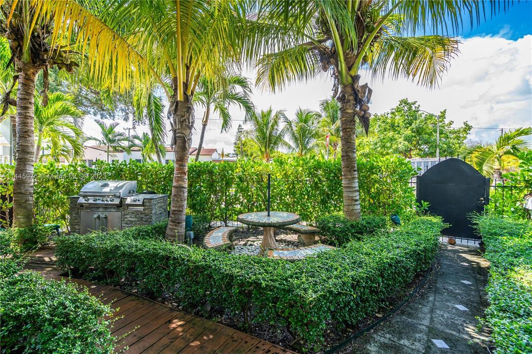 Недавно продано: $615,000 (2 спален, 1 ванн, 1133 Квадратных фут)