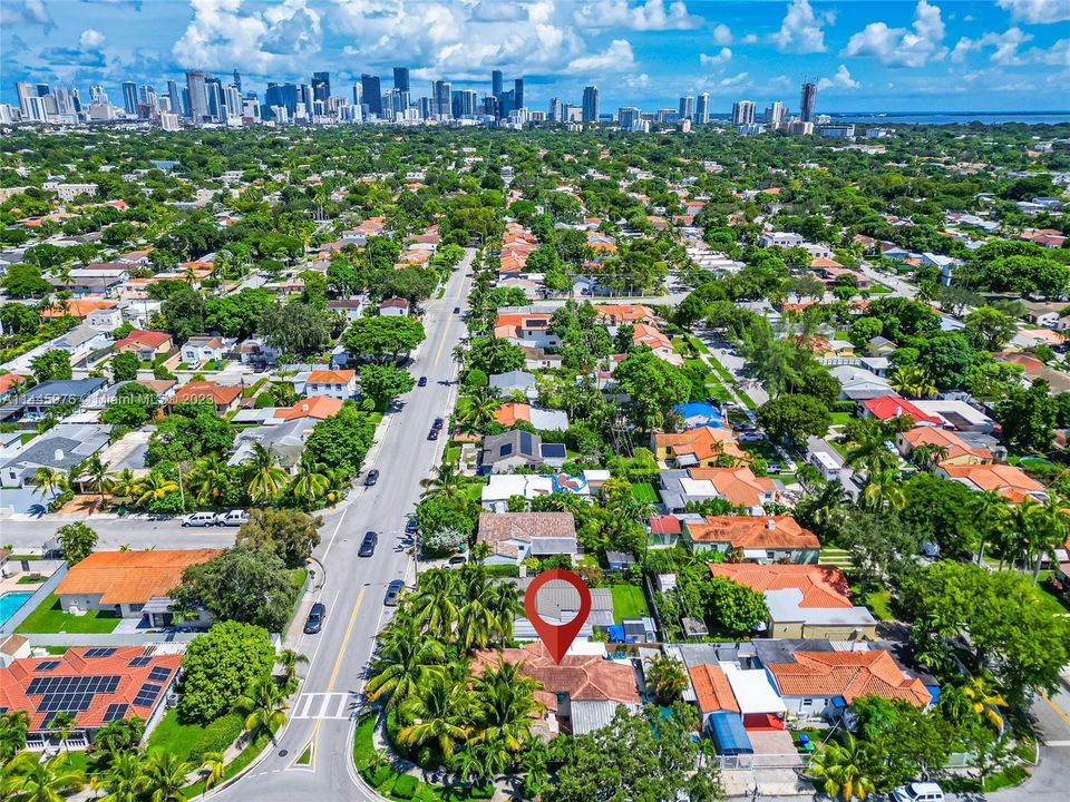 Недавно продано: $615,000 (2 спален, 1 ванн, 1133 Квадратных фут)