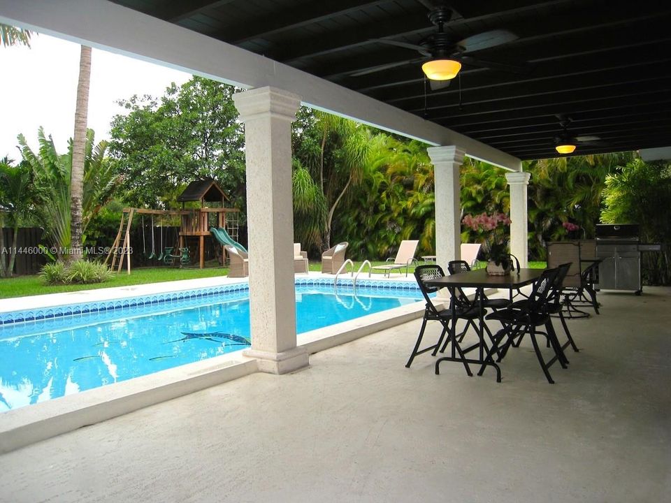 Недавно продано: $1,749,000 (5 спален, 3 ванн, 2074 Квадратных фут)