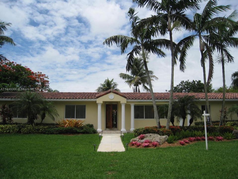 Недавно продано: $1,749,000 (5 спален, 3 ванн, 2074 Квадратных фут)