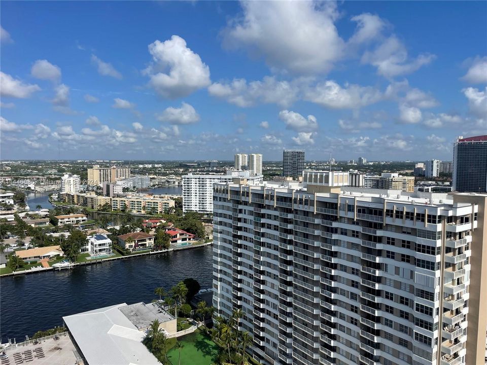 Recently Sold: $753,000 (2 beds, 2 baths, 1240 Square Feet)