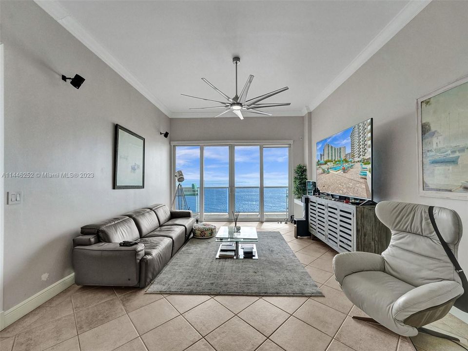 Recently Sold: $825,000 (2 beds, 2 baths, 1368 Square Feet)