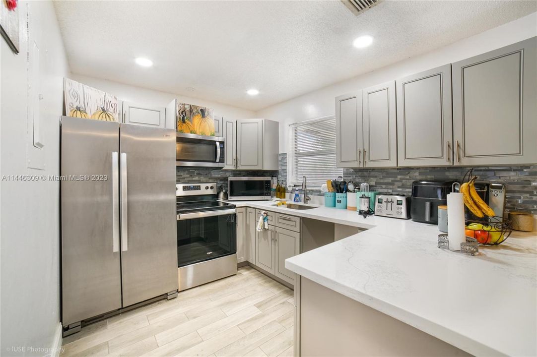 Vendido Recientemente: $750,000 (0 camas, 0 baños, 2393 Pies cuadrados)