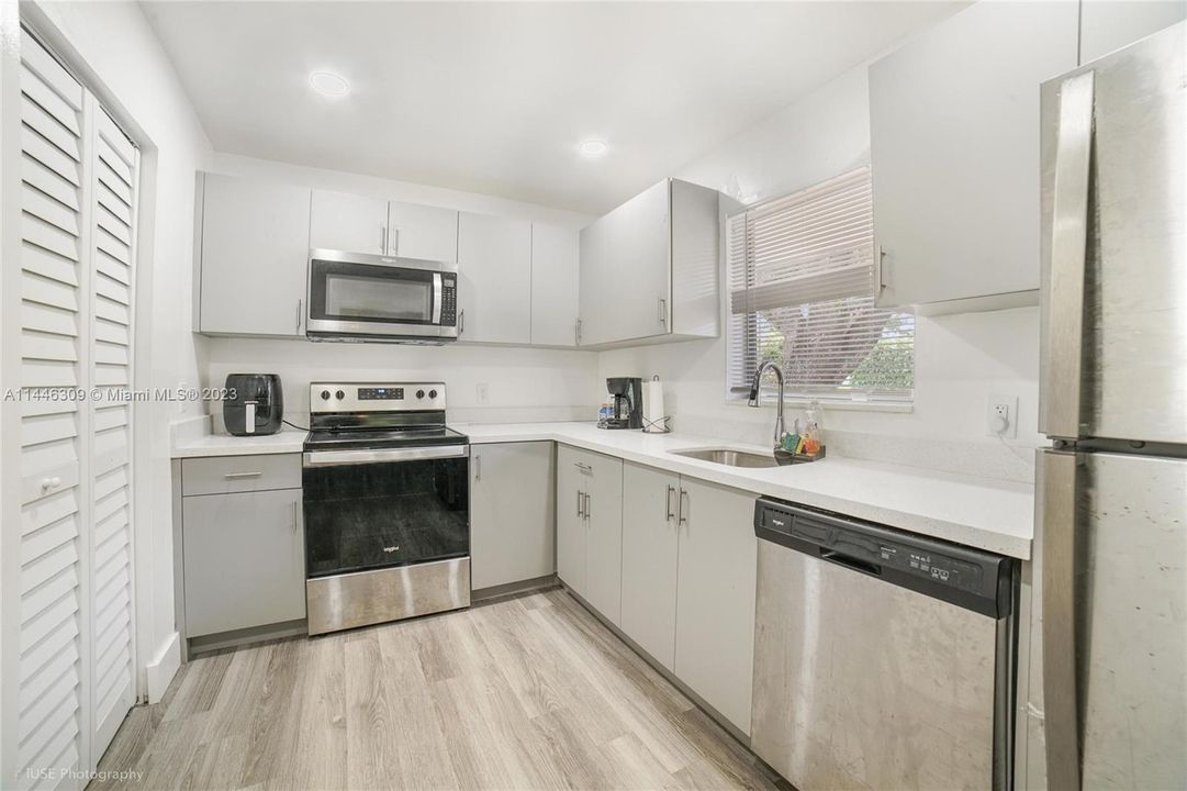 Vendido Recientemente: $750,000 (0 camas, 0 baños, 2393 Pies cuadrados)