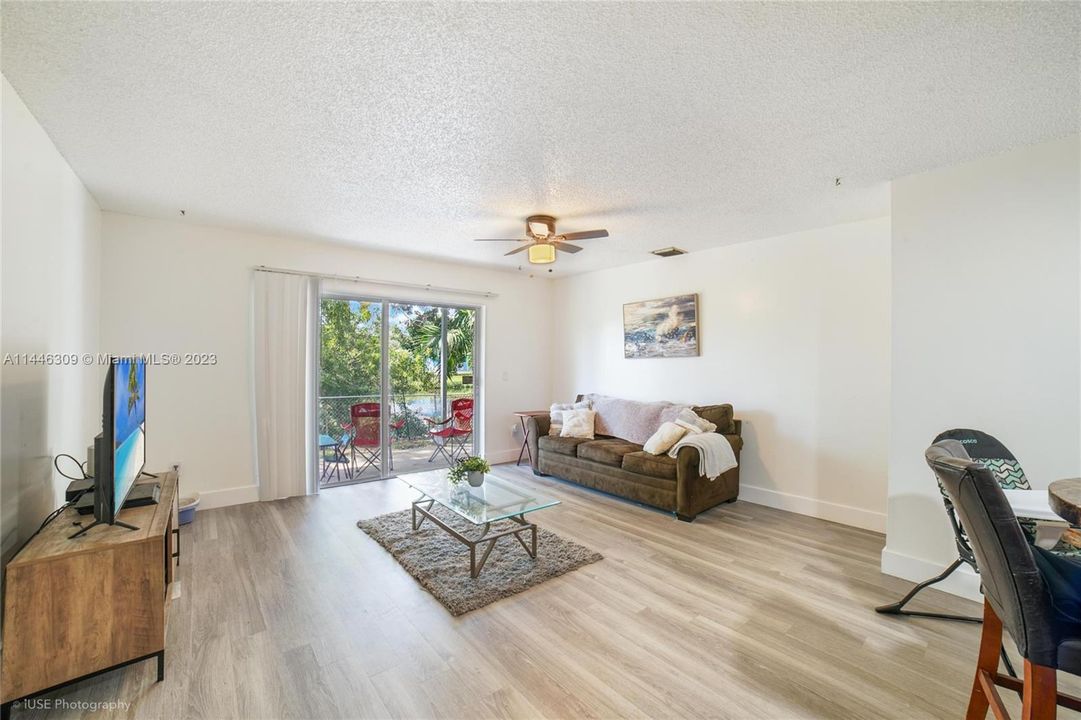 Vendido Recientemente: $750,000 (0 camas, 0 baños, 2393 Pies cuadrados)