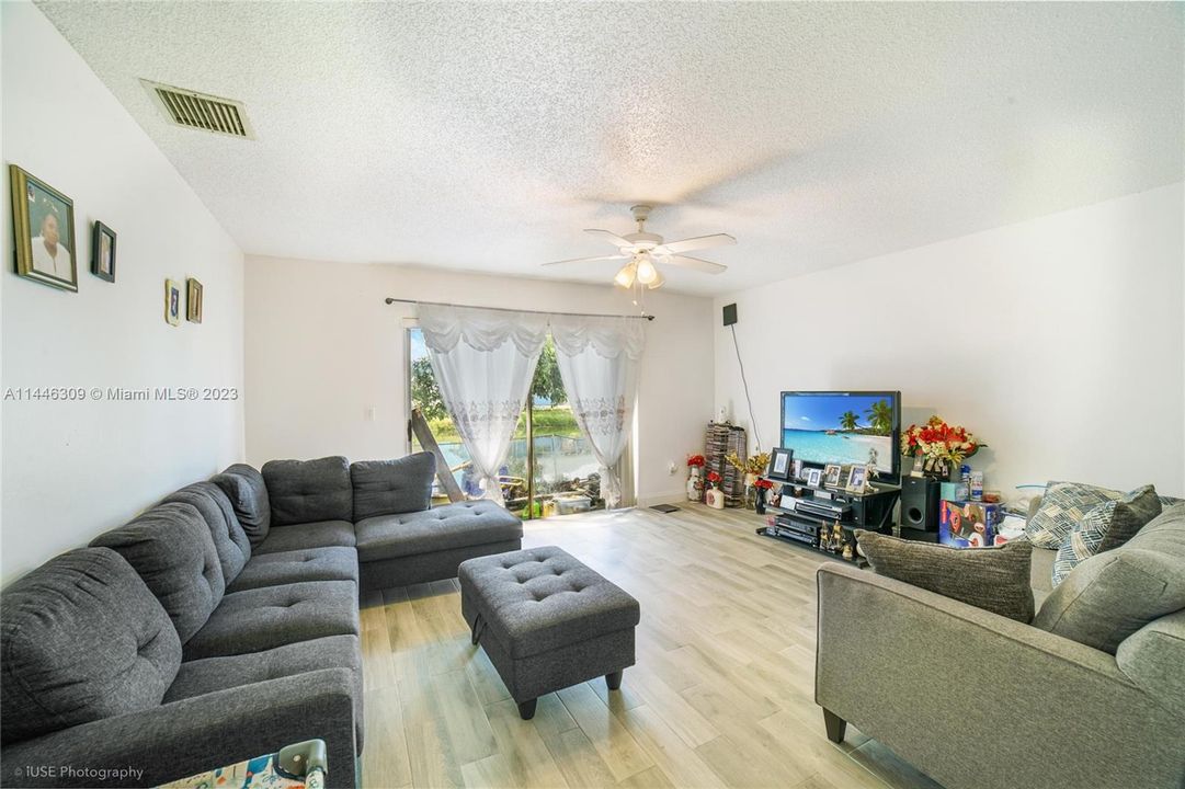 Vendido Recientemente: $750,000 (0 camas, 0 baños, 2393 Pies cuadrados)