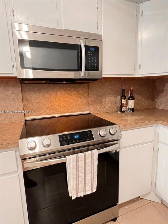 Recently Rented: $3,000 (3 beds, 2 baths, 1144 Square Feet)