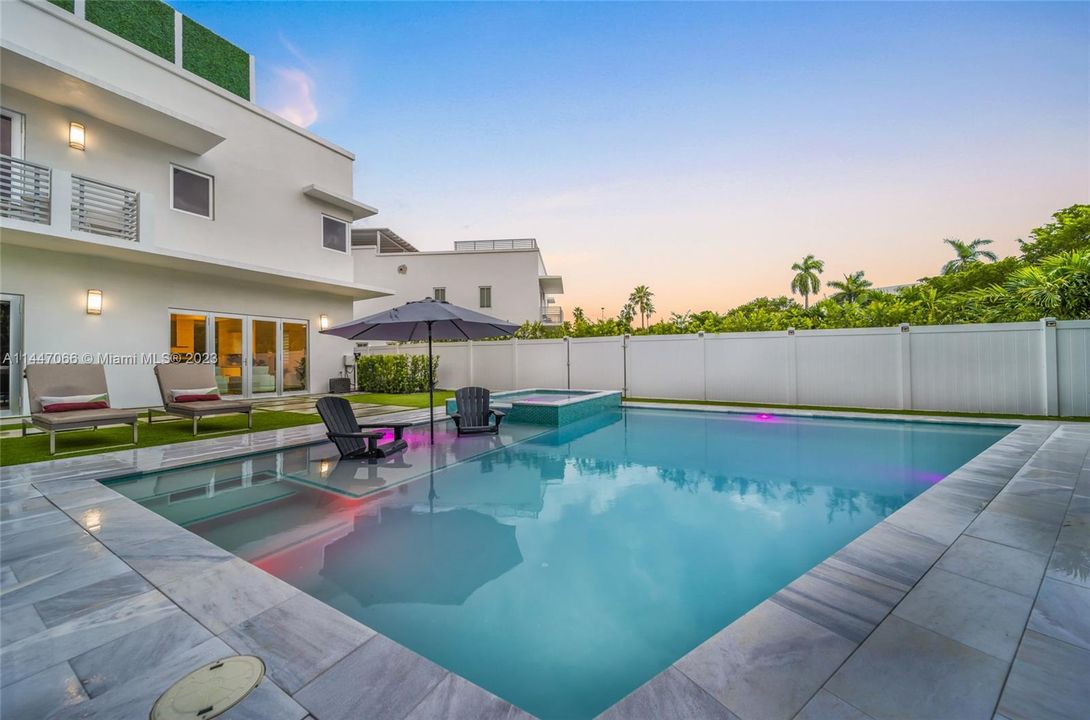 Recently Sold: $2,295,000 (4 beds, 5 baths, 3898 Square Feet)