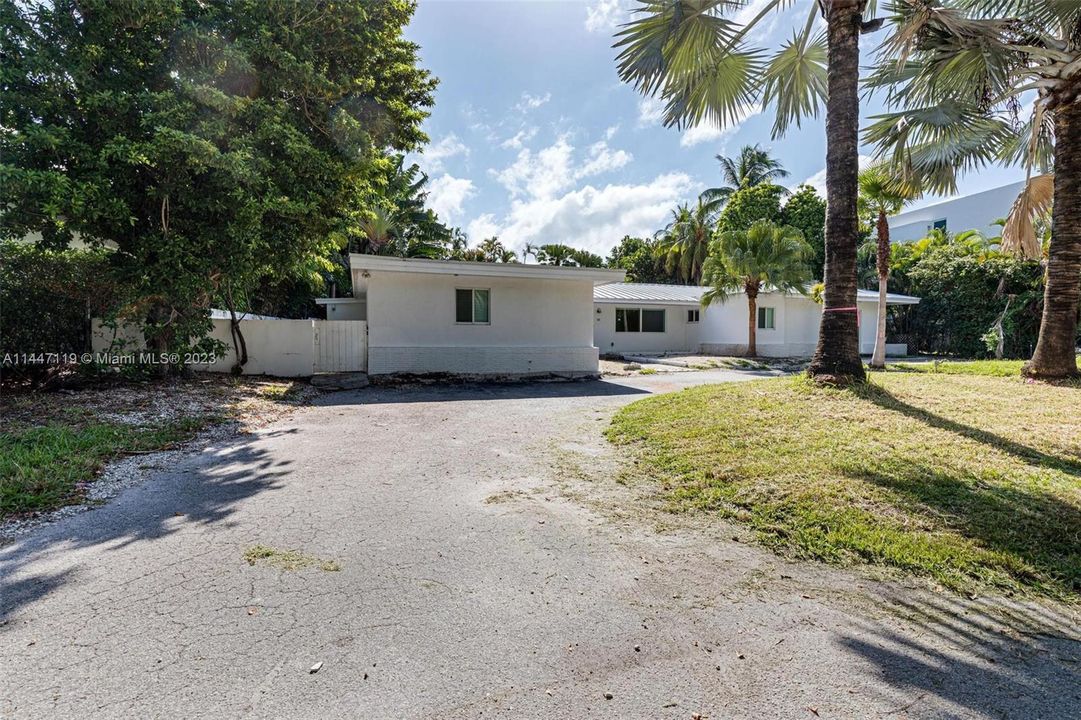 Vendido Recientemente: $4,599,000 (3 camas, 3 baños, 3221 Pies cuadrados)