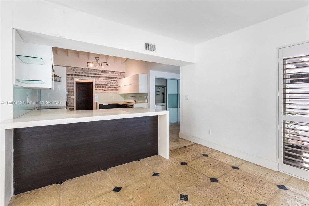 Vendido Recientemente: $4,599,000 (3 camas, 3 baños, 3221 Pies cuadrados)