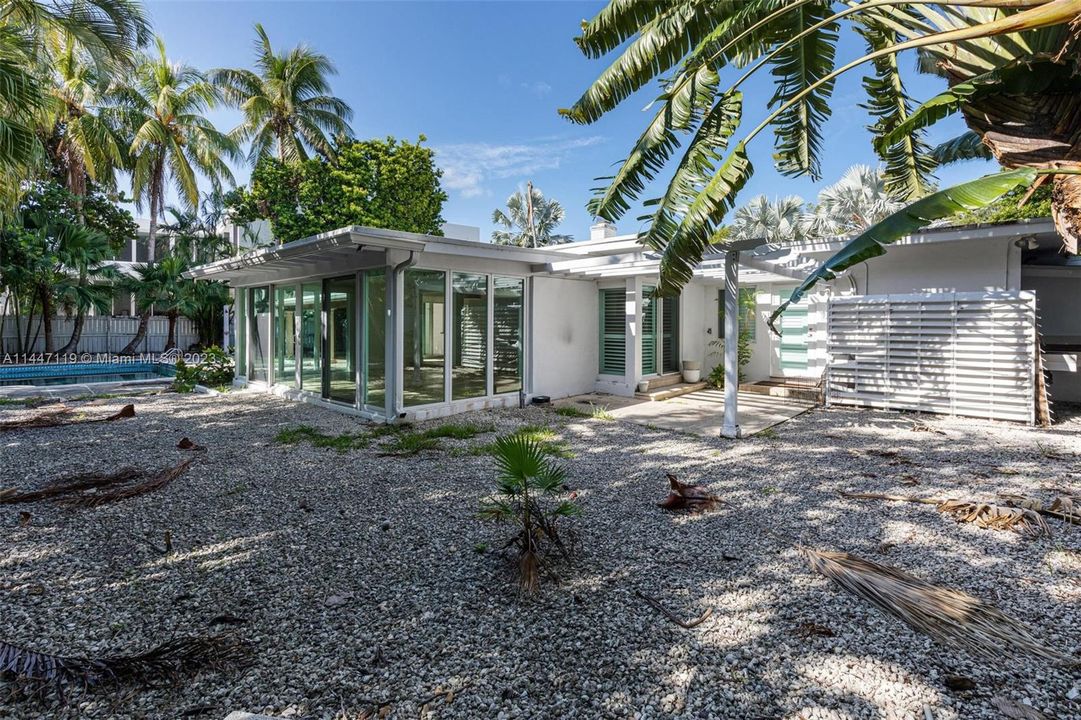 Vendido Recientemente: $4,599,000 (3 camas, 3 baños, 3221 Pies cuadrados)