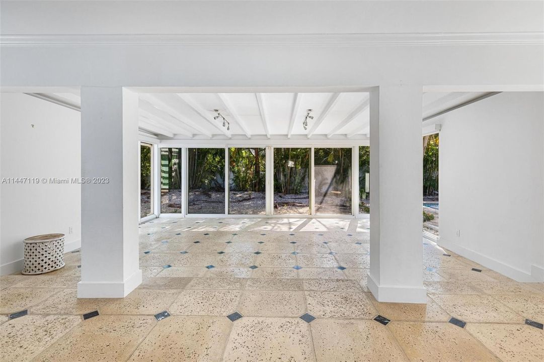 Vendido Recientemente: $4,599,000 (3 camas, 3 baños, 3221 Pies cuadrados)