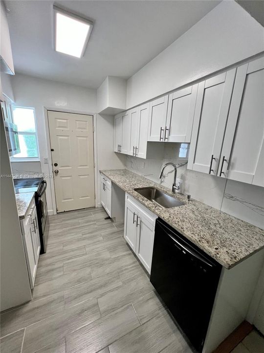 Recently Rented: $1,900 (1 beds, 1 baths, 700 Square Feet)