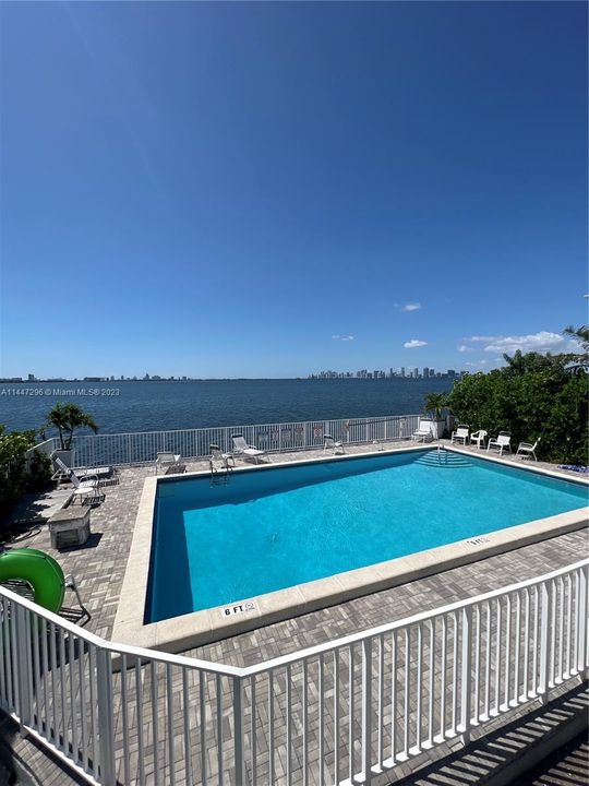 Recently Rented: $1,900 (1 beds, 1 baths, 700 Square Feet)