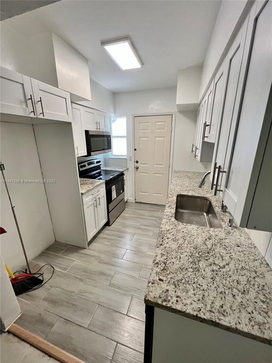 Recently Rented: $1,900 (1 beds, 1 baths, 700 Square Feet)