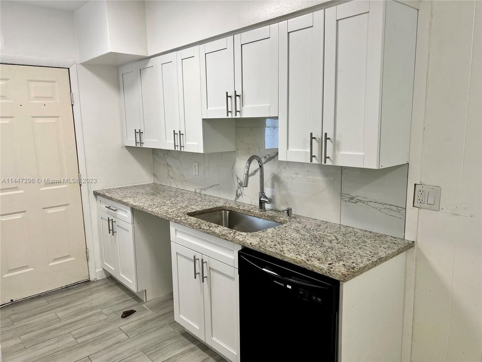 Recently Rented: $1,900 (1 beds, 1 baths, 700 Square Feet)