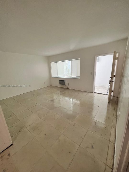 Recently Rented: $1,900 (1 beds, 1 baths, 700 Square Feet)