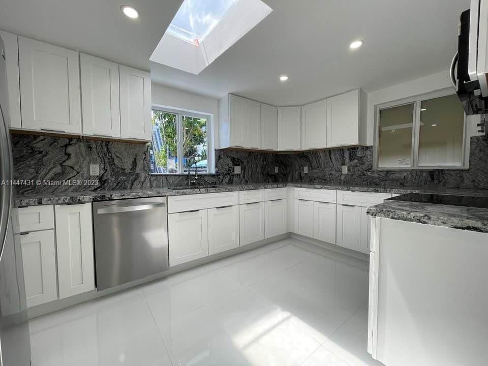 Recently Sold: $700,000 (0 beds, 0 baths, 0 Square Feet)