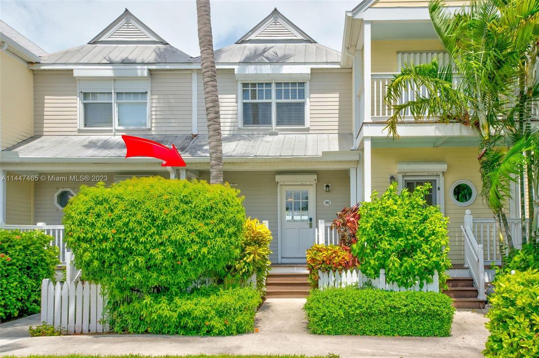 Недавно продано: $719,500 (2 спален, 2 ванн, 900 Квадратных фут)