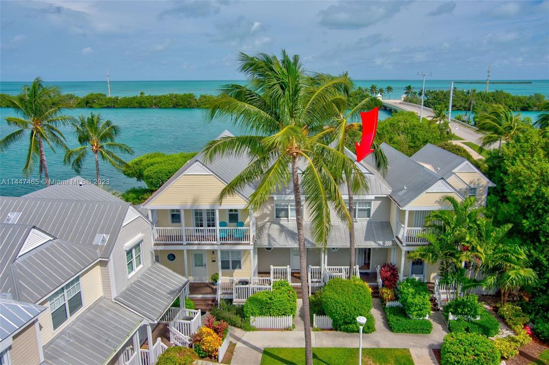 Недавно продано: $719,500 (2 спален, 2 ванн, 900 Квадратных фут)