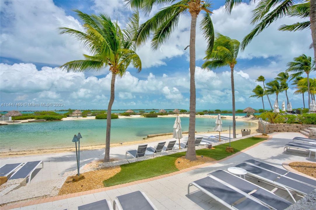 Недавно продано: $719,500 (2 спален, 2 ванн, 900 Квадратных фут)