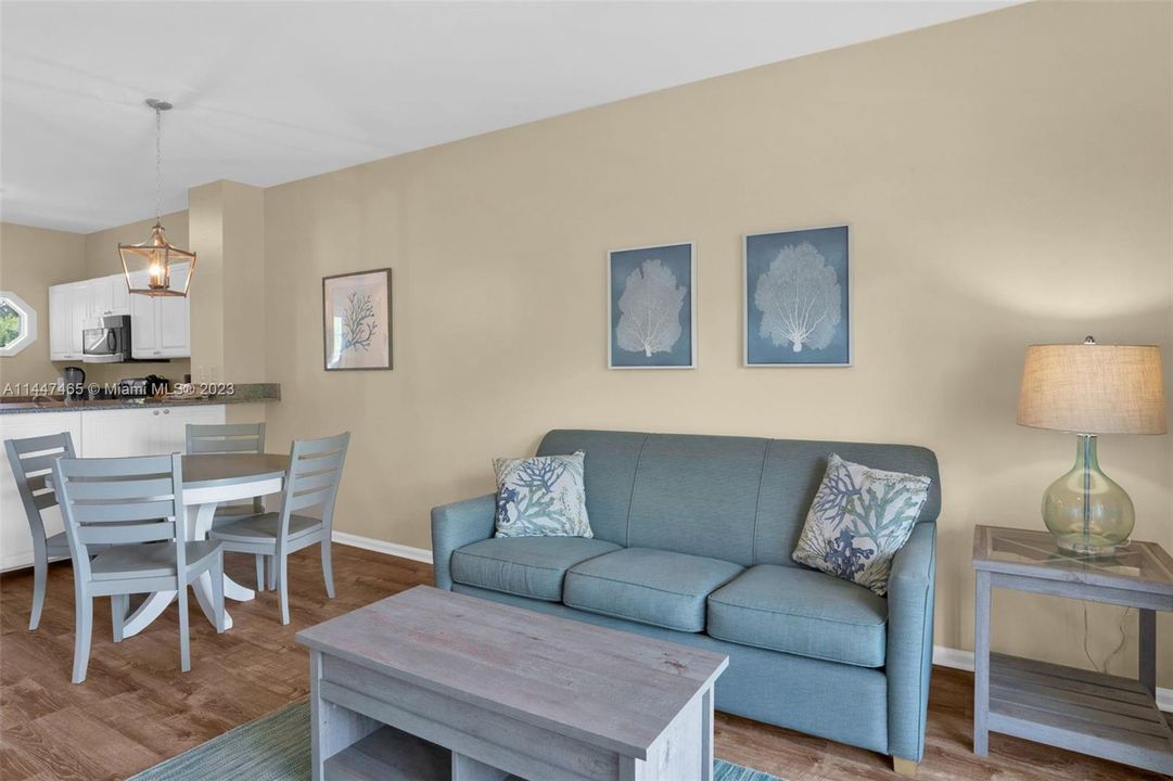 Recently Sold: $719,500 (2 beds, 2 baths, 900 Square Feet)