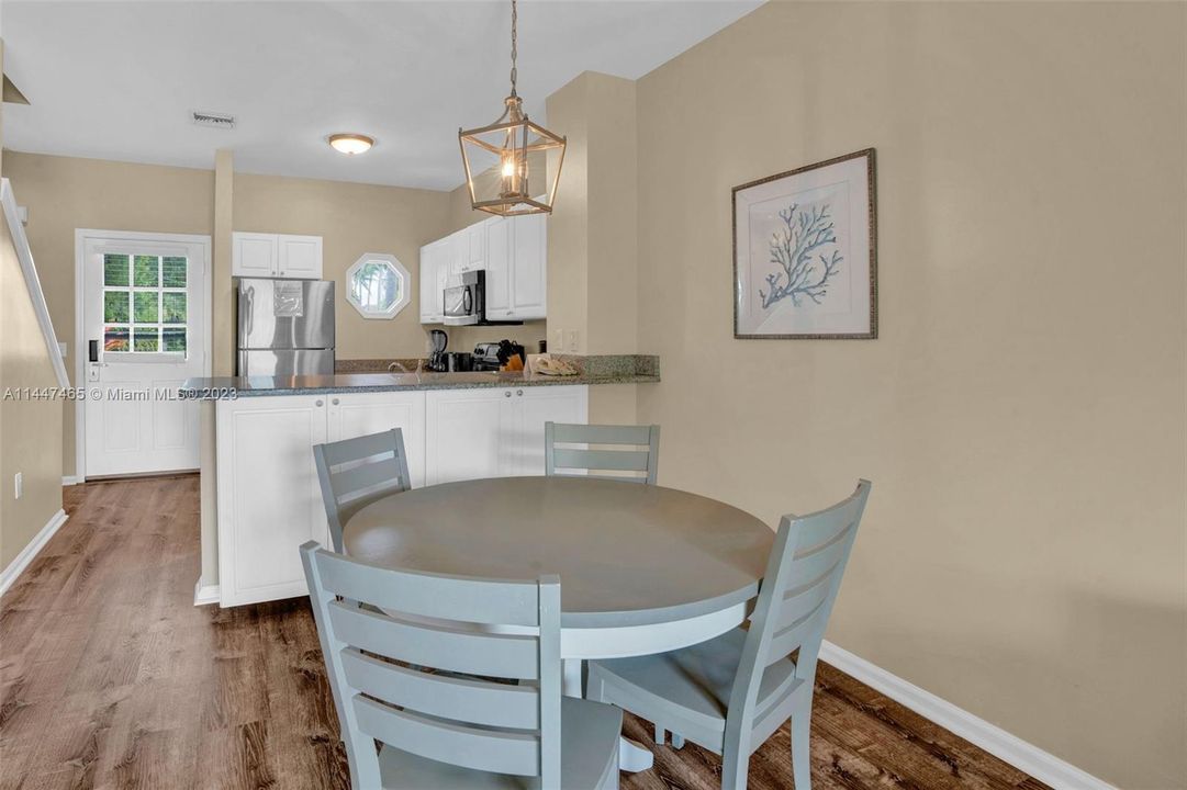 Recently Sold: $719,500 (2 beds, 2 baths, 900 Square Feet)