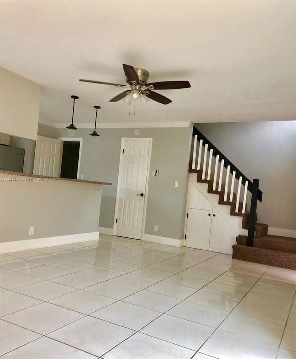 Recently Rented: $2,600 (2 beds, 1 baths, 1034 Square Feet)