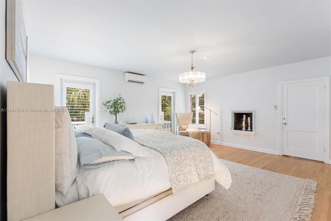 Primary bedroom has Fireplace + 2 treetop spaces