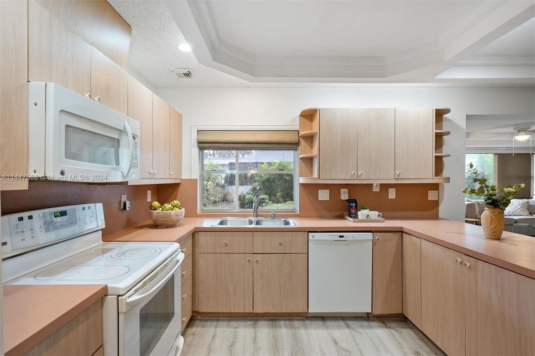 最近售出: $545,000 (2 贝兹, 2 浴室, 1574 平方英尺)