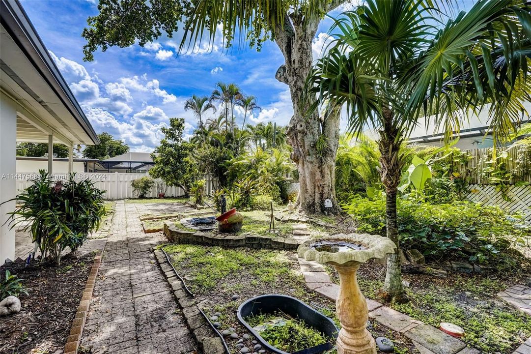 最近售出: $545,000 (2 贝兹, 2 浴室, 1574 平方英尺)