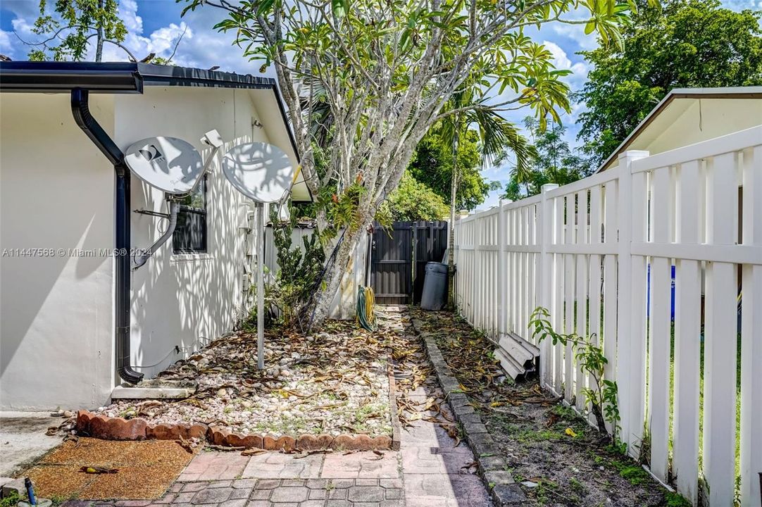 最近售出: $545,000 (2 贝兹, 2 浴室, 1574 平方英尺)