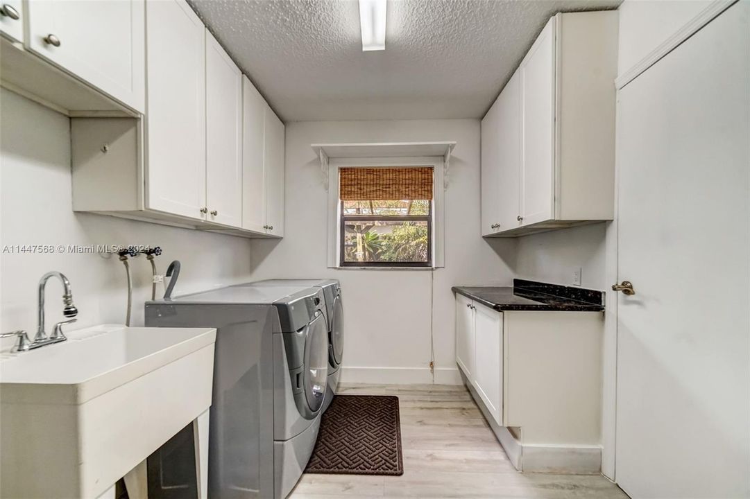 最近售出: $545,000 (2 贝兹, 2 浴室, 1574 平方英尺)