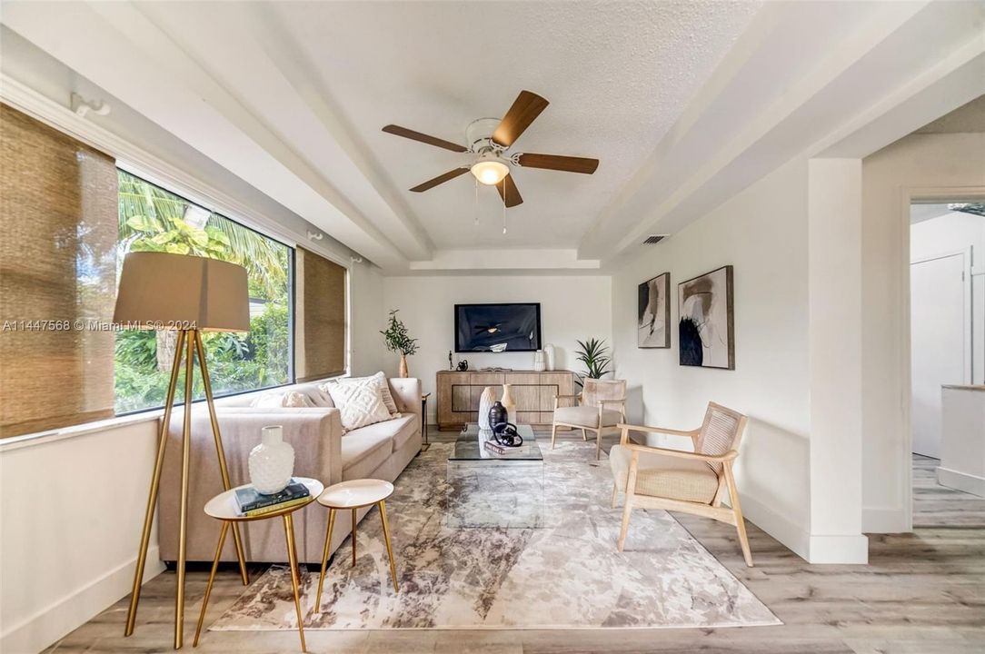 最近售出: $545,000 (2 贝兹, 2 浴室, 1574 平方英尺)