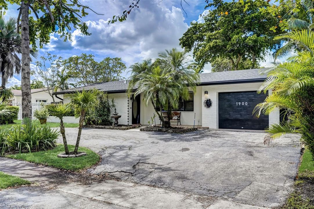 最近售出: $545,000 (2 贝兹, 2 浴室, 1574 平方英尺)