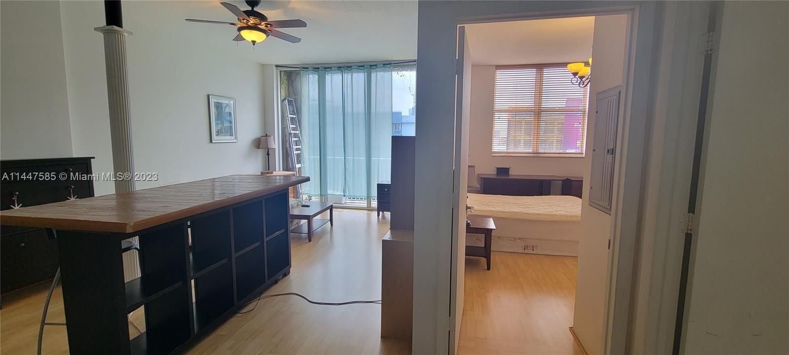 For Sale: $225,000 (1 beds, 1 baths, 797 Square Feet)