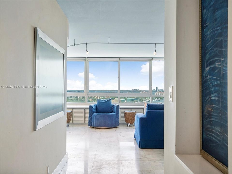 Recently Sold: $1,249,900 (1 beds, 2 baths, 1042 Square Feet)