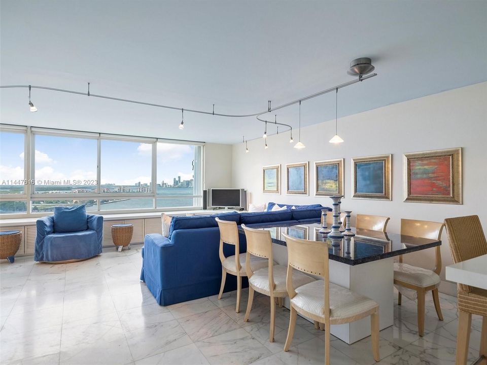 Recently Sold: $1,249,900 (1 beds, 2 baths, 1042 Square Feet)