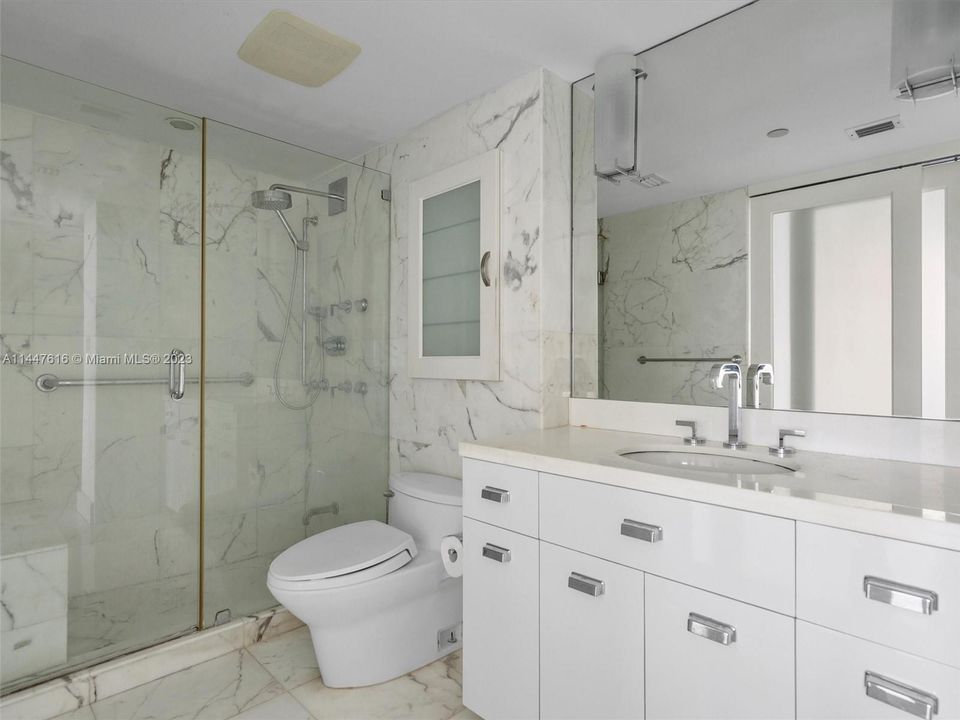 Recently Sold: $1,249,900 (1 beds, 2 baths, 1042 Square Feet)