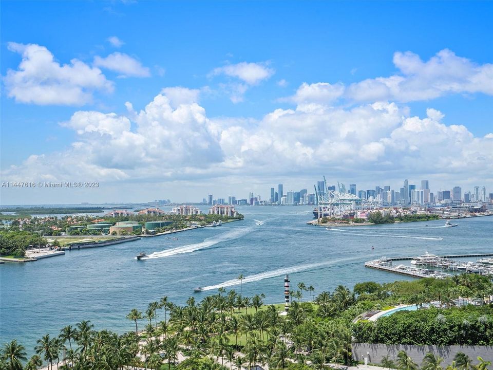 Recently Sold: $1,249,900 (1 beds, 2 baths, 1042 Square Feet)