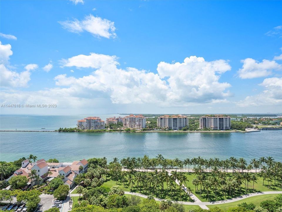 Recently Sold: $1,249,900 (1 beds, 2 baths, 1042 Square Feet)