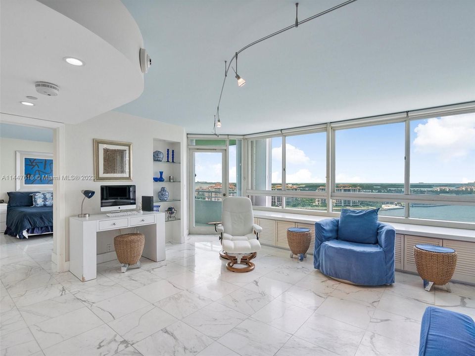 Recently Sold: $1,249,900 (1 beds, 2 baths, 1042 Square Feet)