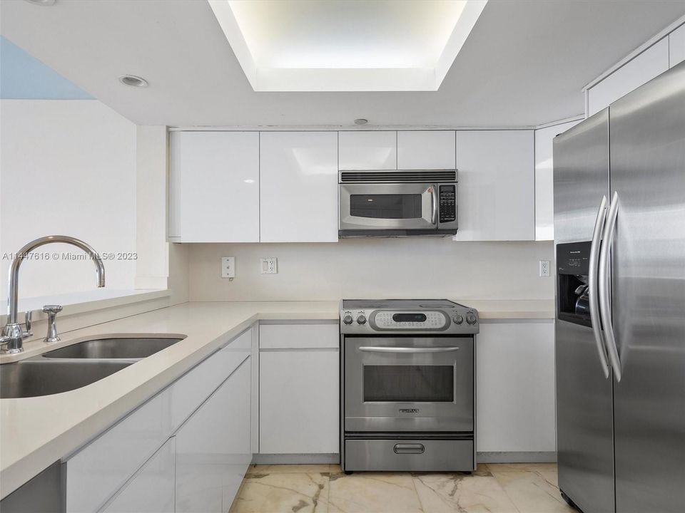 Recently Sold: $1,249,900 (1 beds, 2 baths, 1042 Square Feet)