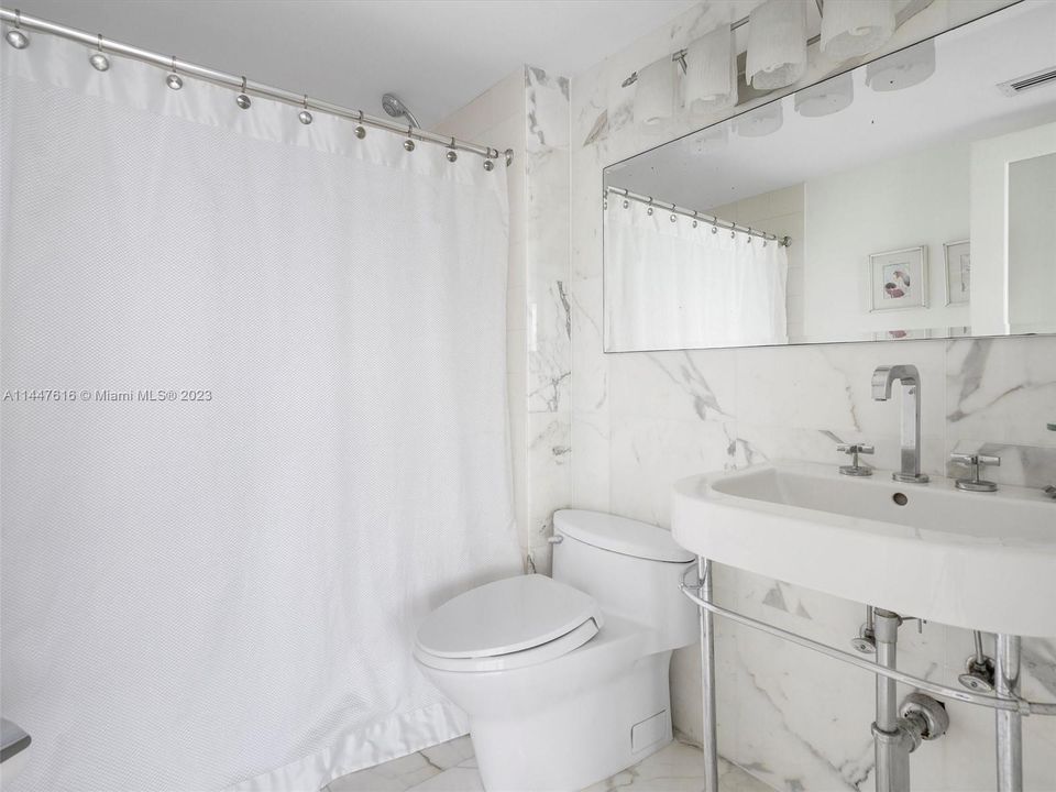 Recently Sold: $1,249,900 (1 beds, 2 baths, 1042 Square Feet)