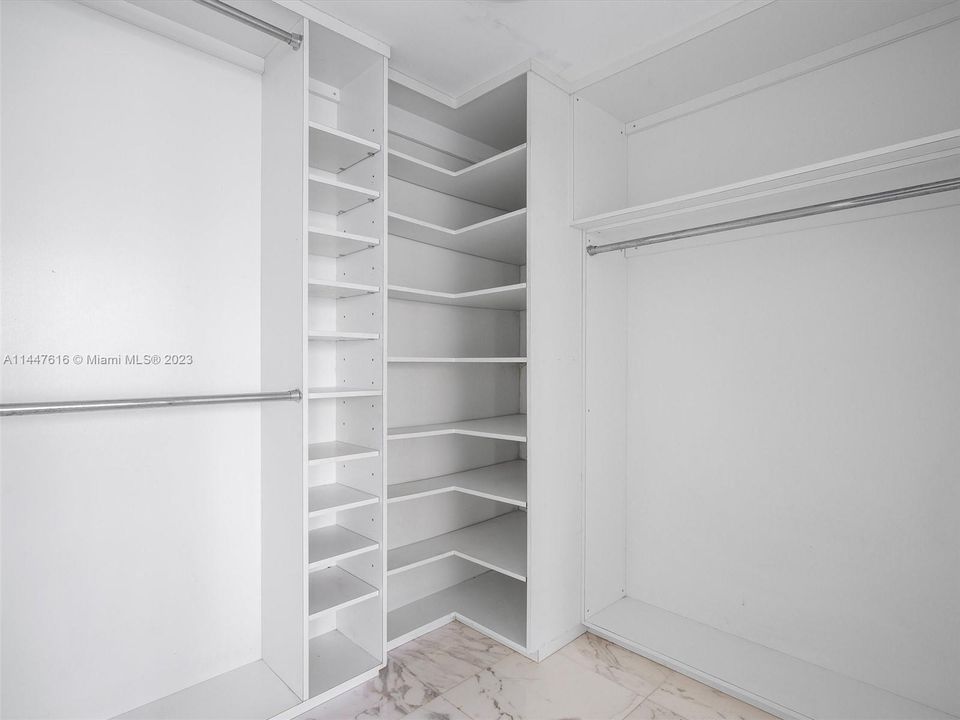 Recently Sold: $1,249,900 (1 beds, 2 baths, 1042 Square Feet)