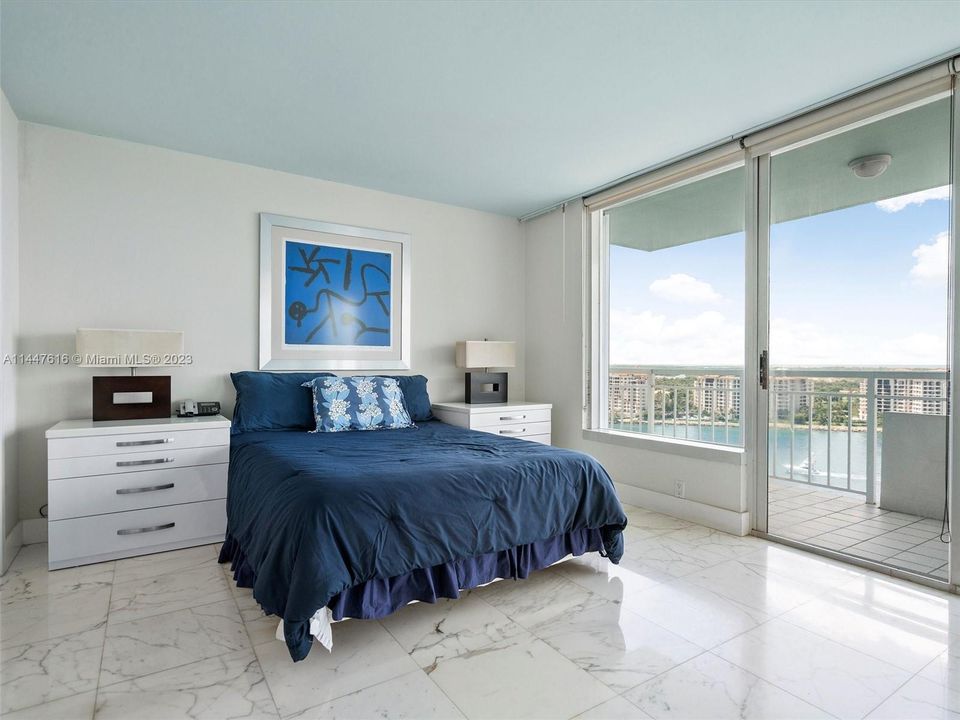 Recently Sold: $1,249,900 (1 beds, 2 baths, 1042 Square Feet)