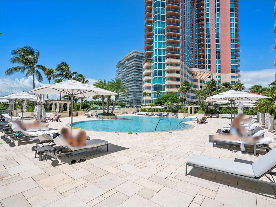 Recently Sold: $1,249,900 (1 beds, 2 baths, 1042 Square Feet)
