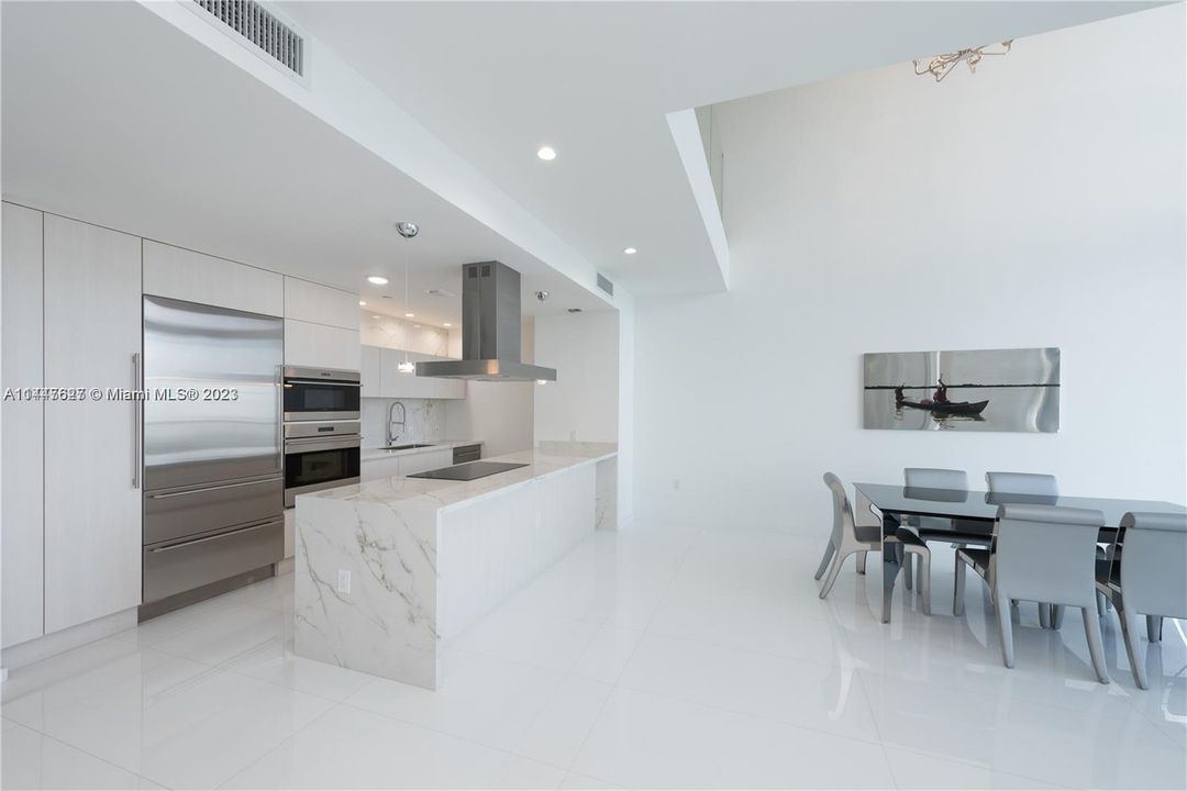 Recently Sold: $3,100,000 (3 beds, 2 baths, 2772 Square Feet)