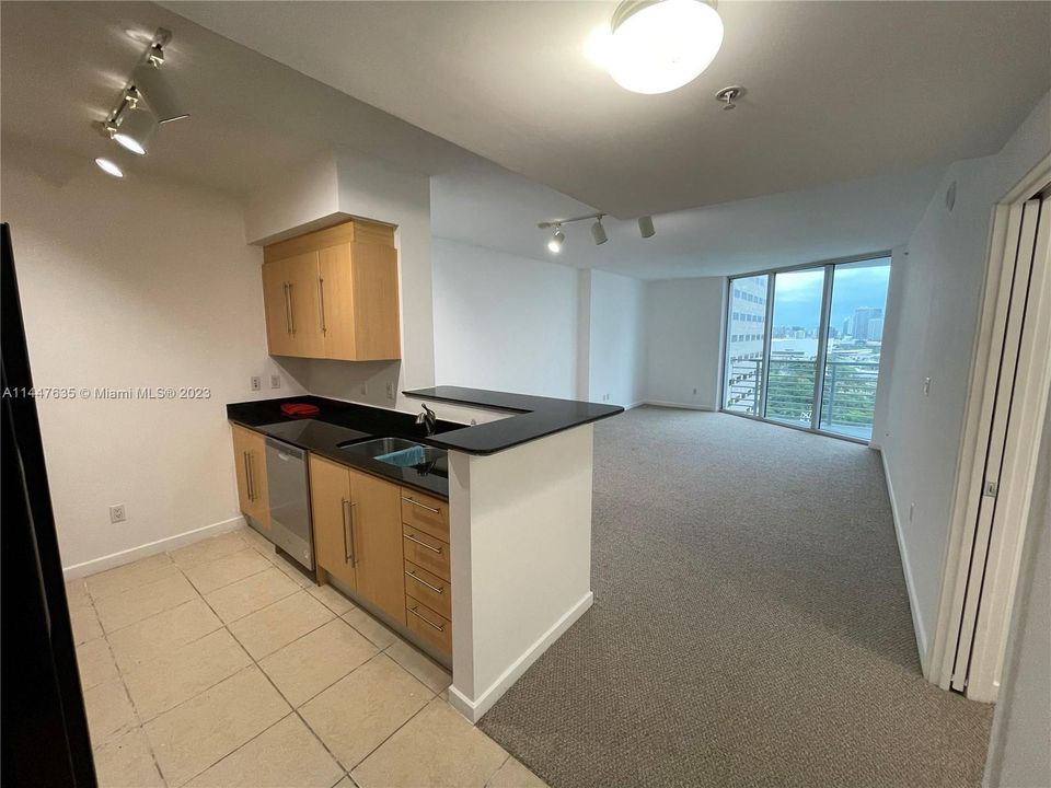 Recently Rented: $2,550 (1 beds, 1 baths, 846 Square Feet)